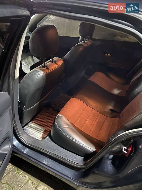 Ліфтбек Renault Laguna 2005 в Чернівцях