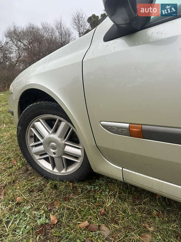 Лифтбек Renault Laguna 2001 в Львове