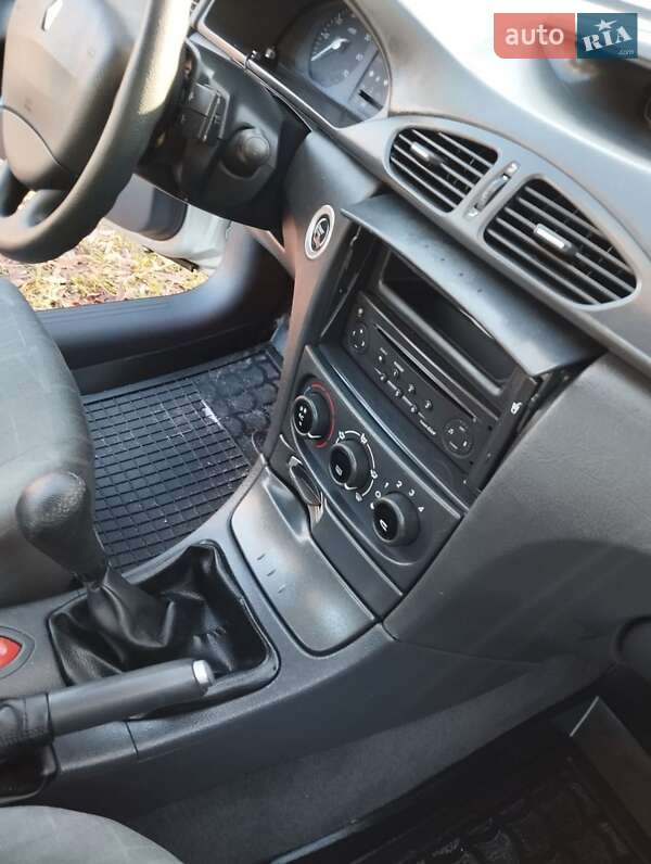 Универсал Renault Laguna 2004 в Иванкове фото 4 Универсал Renault Laguna 2004 в Иванкове