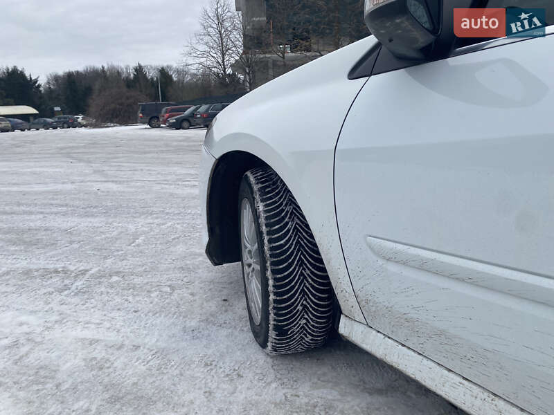 Универсал Renault Laguna 2011 в Умани