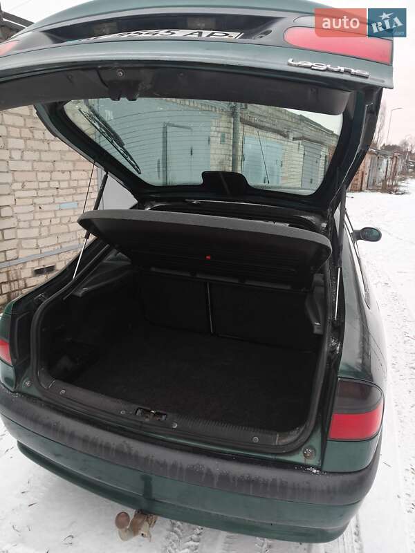Лифтбек Renault Laguna 1997 в Вараше