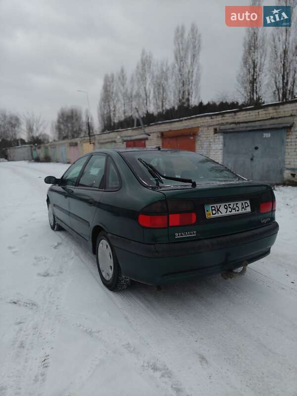 Лифтбек Renault Laguna 1997 в Вараше