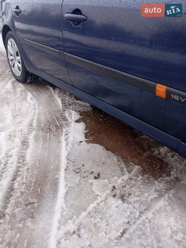 Лифтбек Renault Laguna 2003 в Мостиске