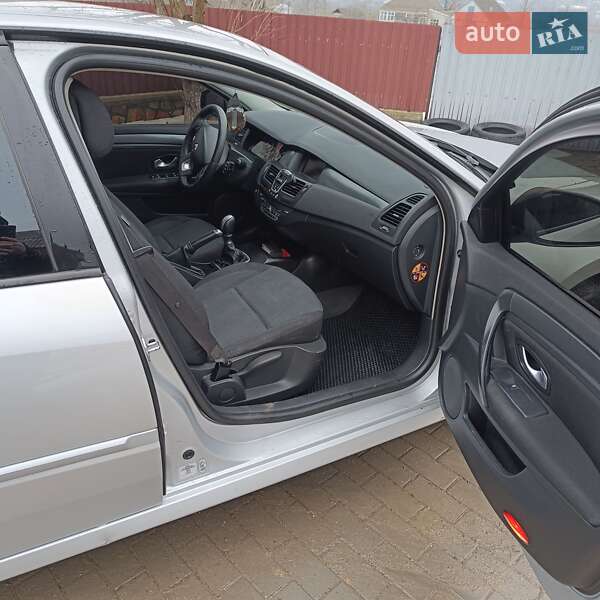 Ліфтбек Renault Laguna 2009 в Чернівцях