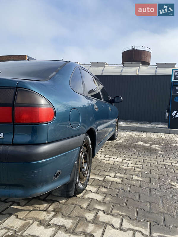Ліфтбек Renault Laguna 1995 в Чернівцях
