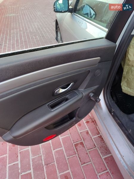 Ліфтбек Renault Laguna 2011 в Сарнах