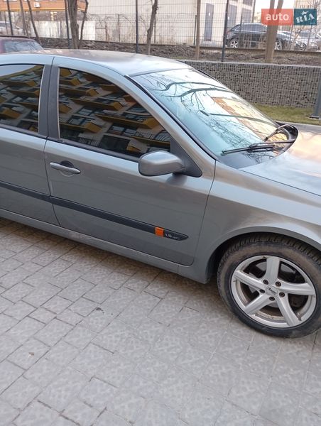 Лифтбек Renault Laguna 2001 в Львове