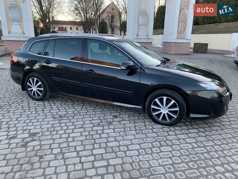 Универсал Renault Laguna 2010 в Остроге