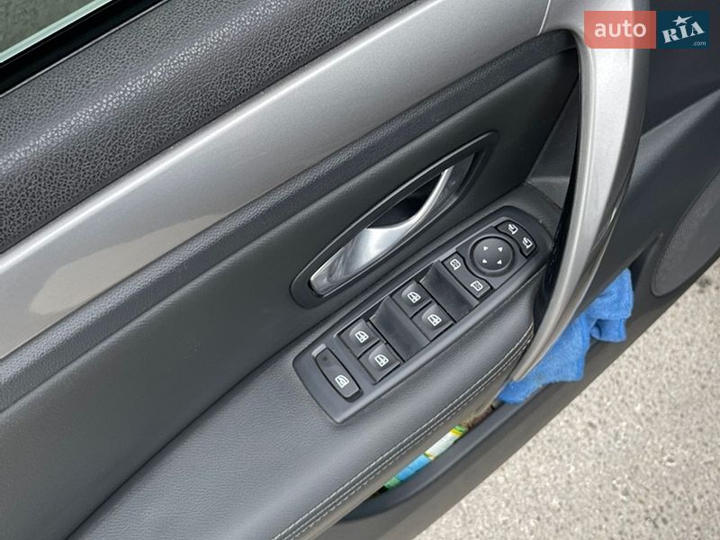 Лифтбек Renault Laguna 2011 в Львове