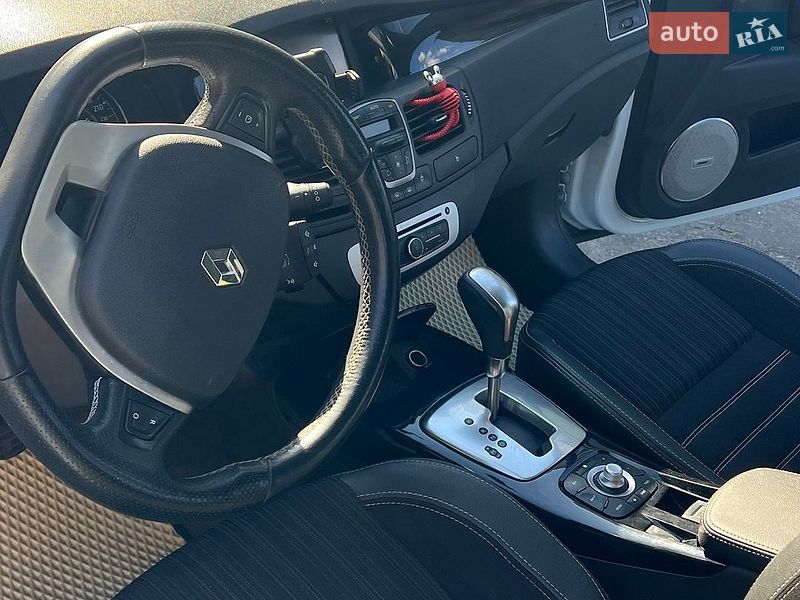 Лифтбек Renault Laguna 2013 в Ивано-Франковске