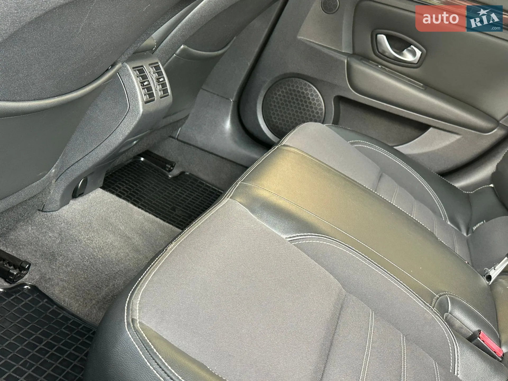 2011 Renault Laguna - мініатюра 44
