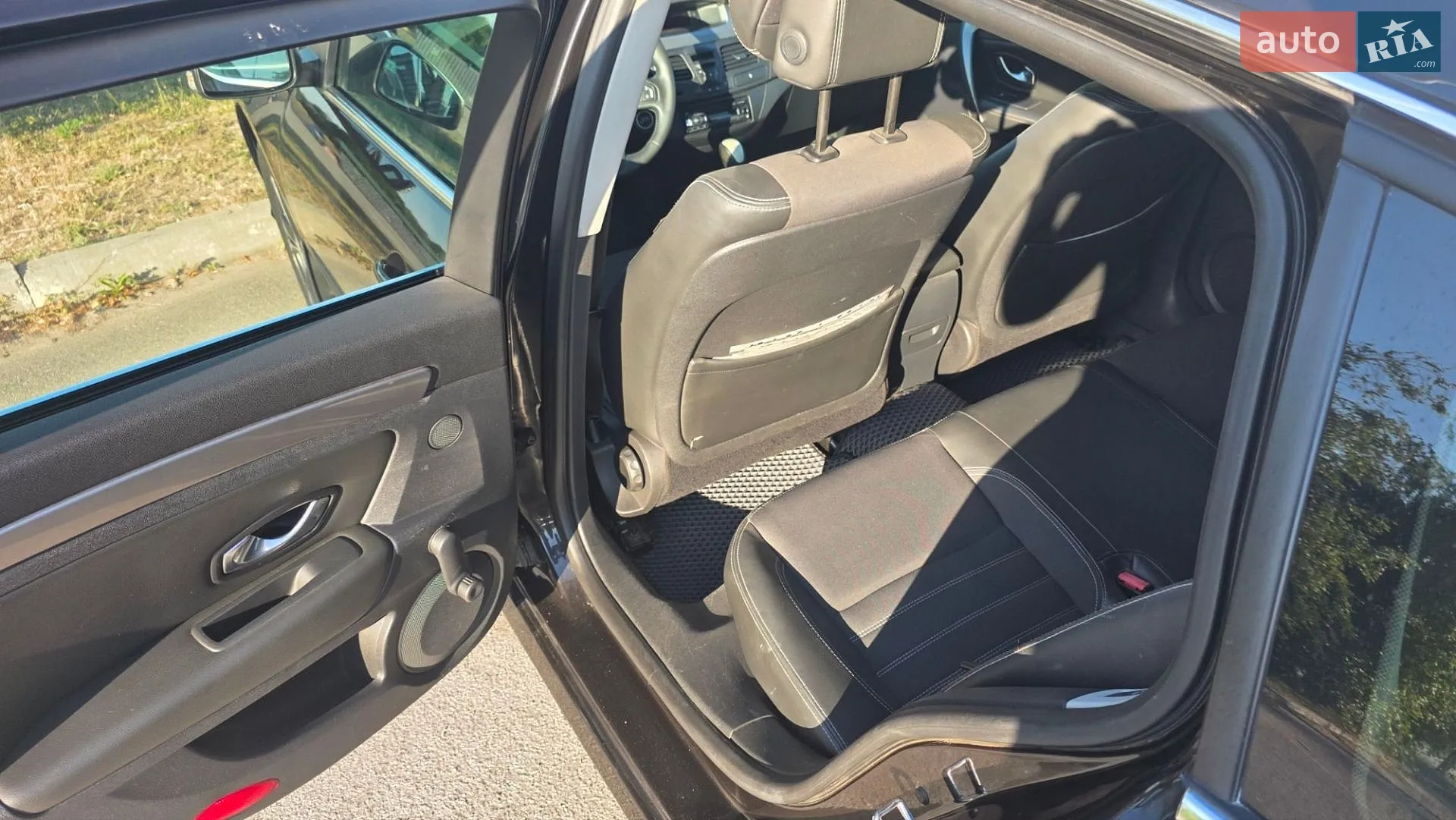 2011 Renault Laguna - мініатюра 27
