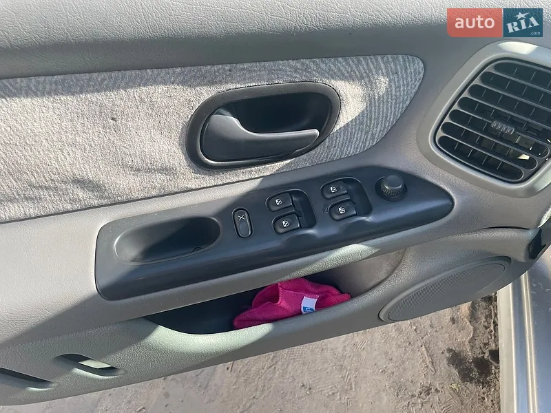 Renault Laguna 2001 VIN VF1B5640E23714734 фото оголошення 7 з 44