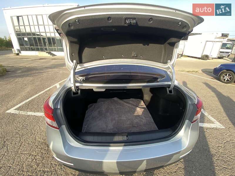Седан Renault Latitude 2015 в Житомире