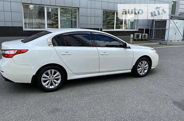 Седан Renault Latitude 2011 в Киеве