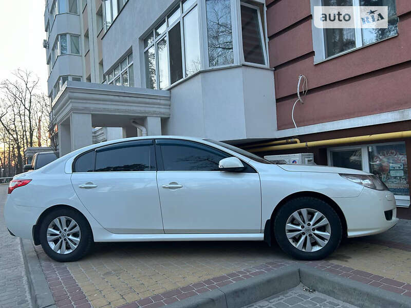 Седан Renault Latitude 2011 в Киеве