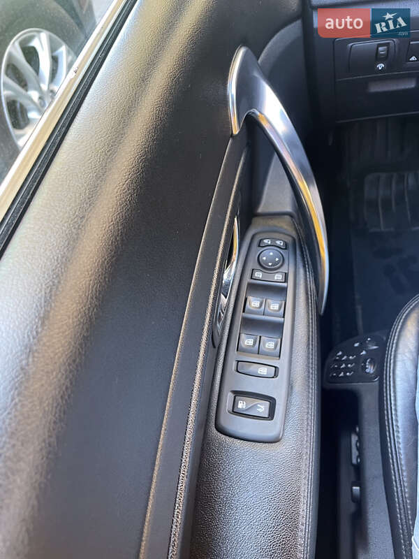 Седан Renault Latitude 2013 в Києві