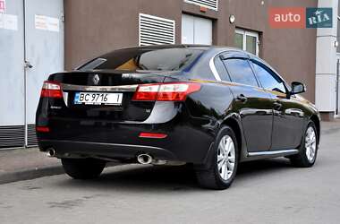 Седан Renault Latitude 2010 в 