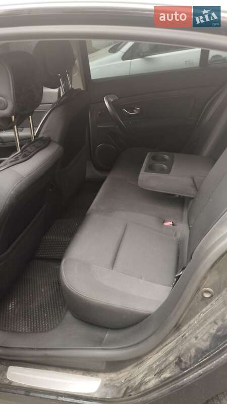 Седан Renault Latitude 2011 в Киеве