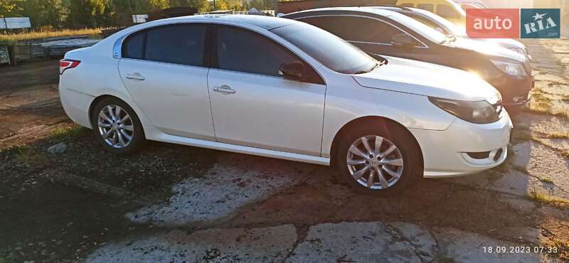 Седан Renault Latitude 2010 в Вишневом