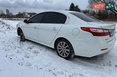Седан Renault Latitude 2011 в 
