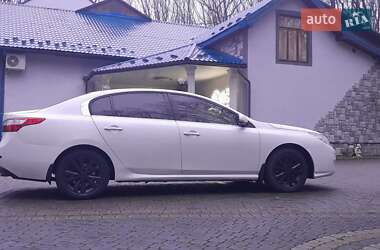 Седан Renault Latitude 2012 в 