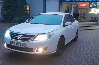 Седан Renault Latitude 2012 в 