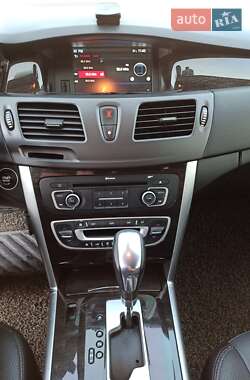 Седан Renault Latitude 2015 в 