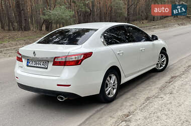 Седан Renault Latitude 2011 в 