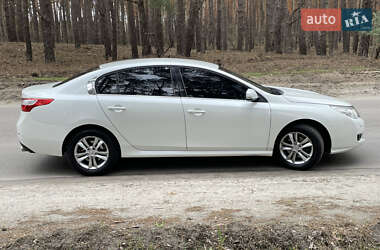 Седан Renault Latitude 2011 в 