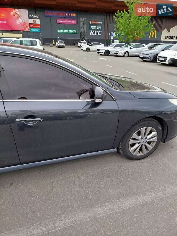 Седан Renault Latitude 2012 в Киеве