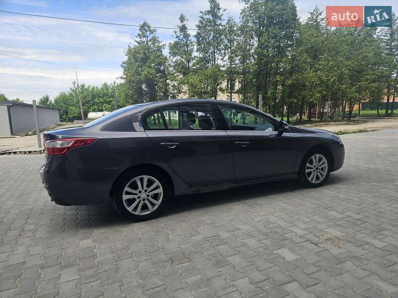 Седан Renault Latitude 2011 в Хмельницком