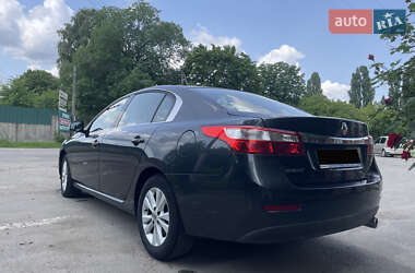 Седан Renault Latitude 2012 в 