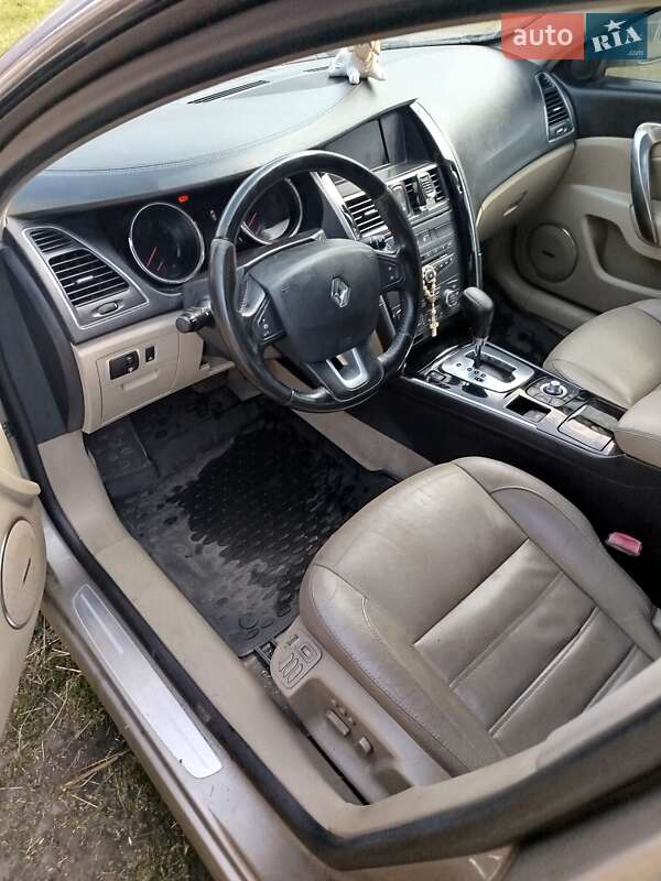 Седан Renault Latitude 2011 в Львове