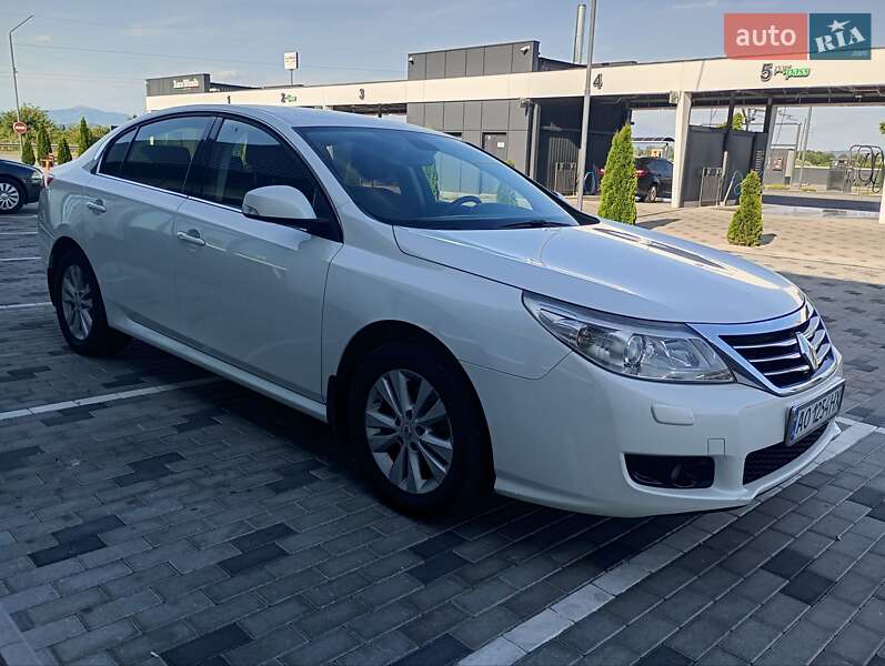 Седан Renault Latitude 2011 в Хусте