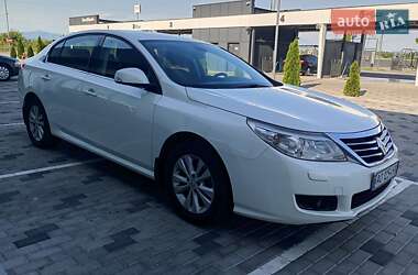 Седан Renault Latitude 2011 в 
