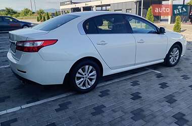 Седан Renault Latitude 2011 в 