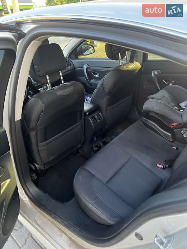 Седан Renault Latitude 2011 в Дніпрі