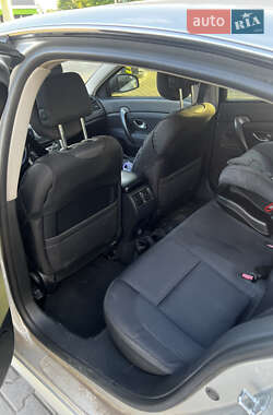 Седан Renault Latitude 2011 в 
