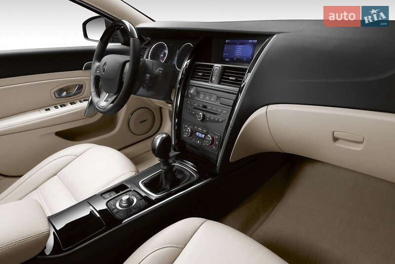 Седан Renault Latitude 2012 в Тернополе