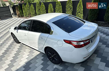 Седан Renault Latitude 2011 в 