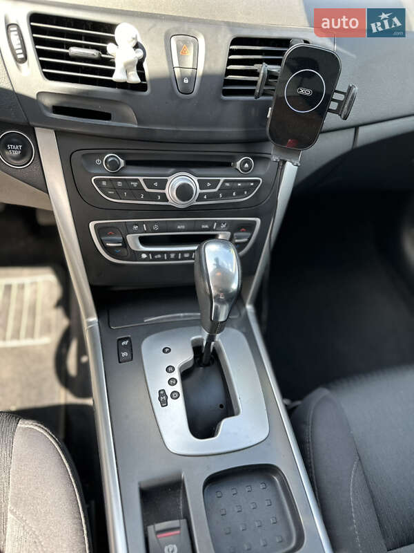 Седан Renault Latitude 2011 в Львові