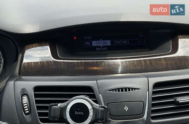 Седан Renault Latitude 2011 в 
