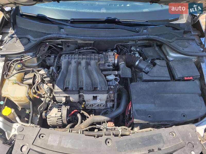 Седан Renault Latitude 2014 в Киеве