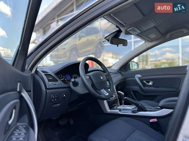 Седан Renault Latitude 2011 в Киеве