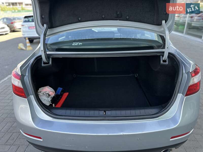 Седан Renault Latitude 2011 в Киеве