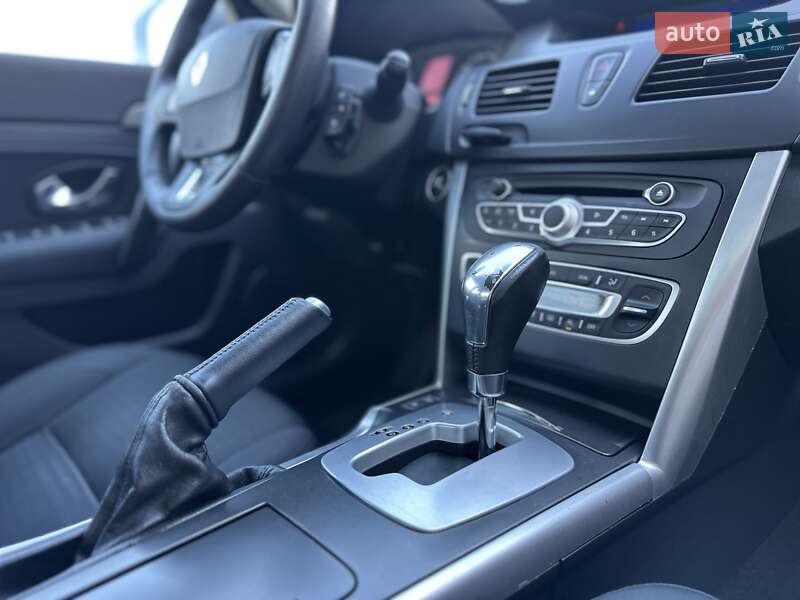 Седан Renault Latitude 2011 в Киеве