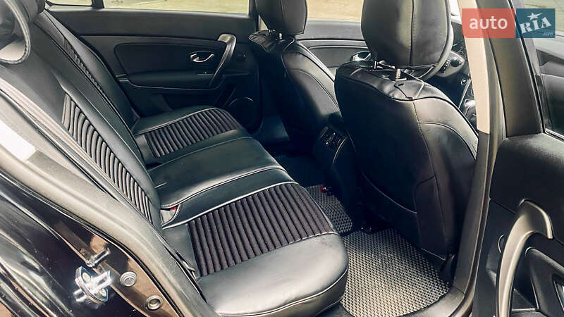 Седан Renault Latitude 2011 в Киеве