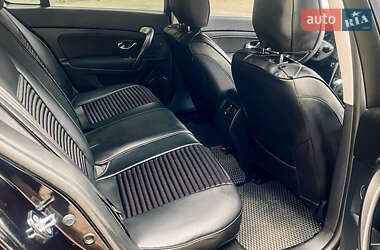 Седан Renault Latitude 2011 в 