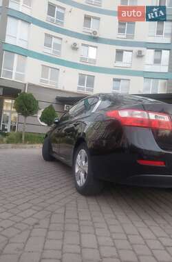 Седан Renault Latitude 2011 в 